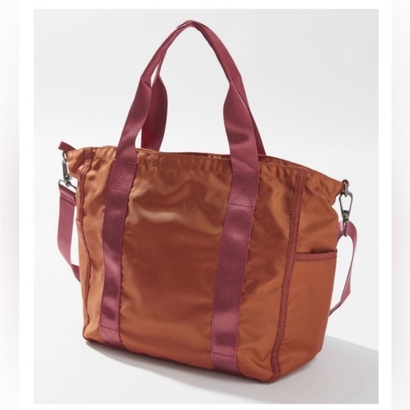 NWT George Gina & Lucy × Urban
Outfitters Bagflip Tote Bag - Picture 2 of 16